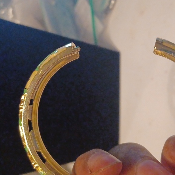 VINTAGE JIU LONG ENAMEL BRACELET,  GOLDTONE GREEN YELLOW NWOT - Picture 3 of 4